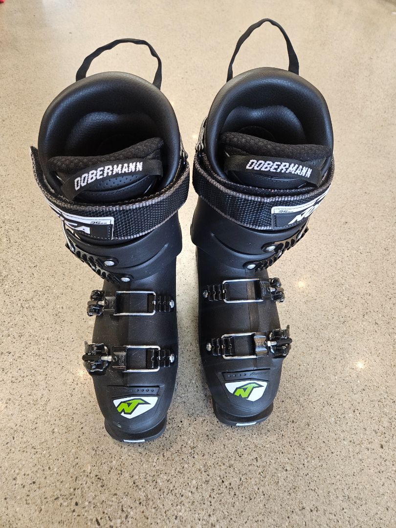 Black Nordica Dobermann WC 100 EDT, 25.5