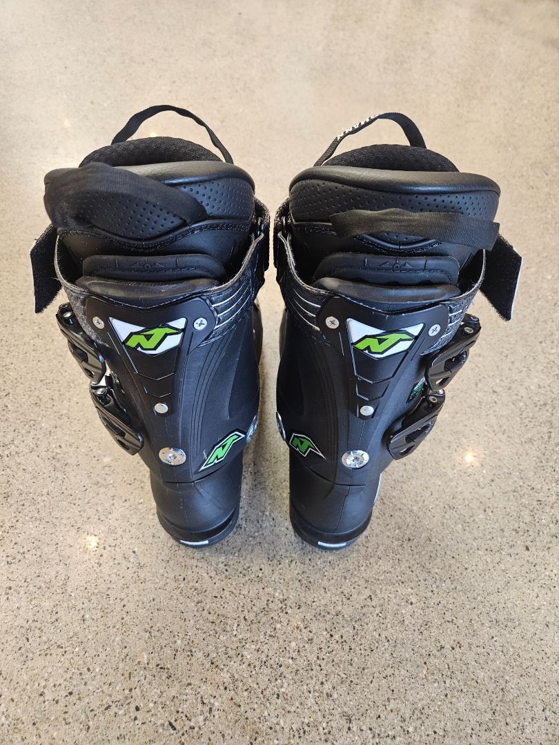 Black Nordica Dobermann WC 100 EDT, 25.5