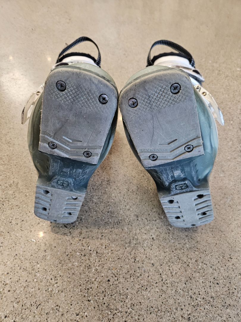 White Salomon Idol 8.0, 23.5