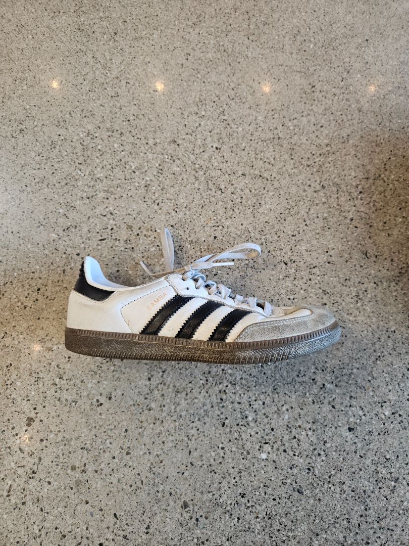 White Adidas Samba, UK 2.5 / EU 35