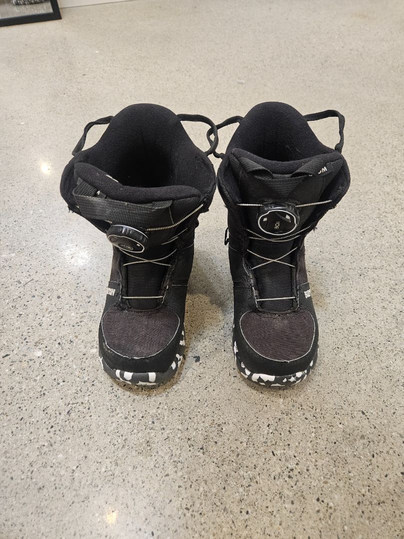 Black Burton Grom BOA, EU 31.5