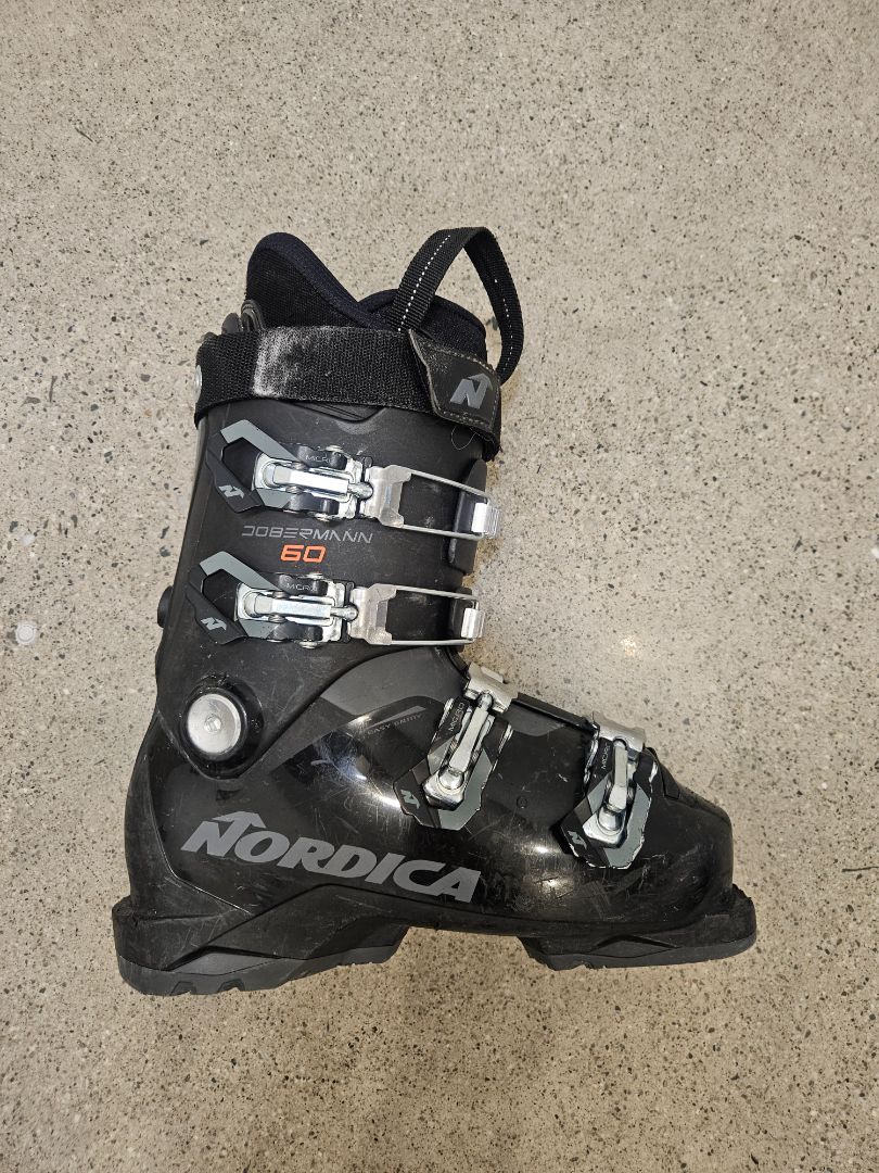 Black Nordica Dobermann 60, Mondo 23/23.5