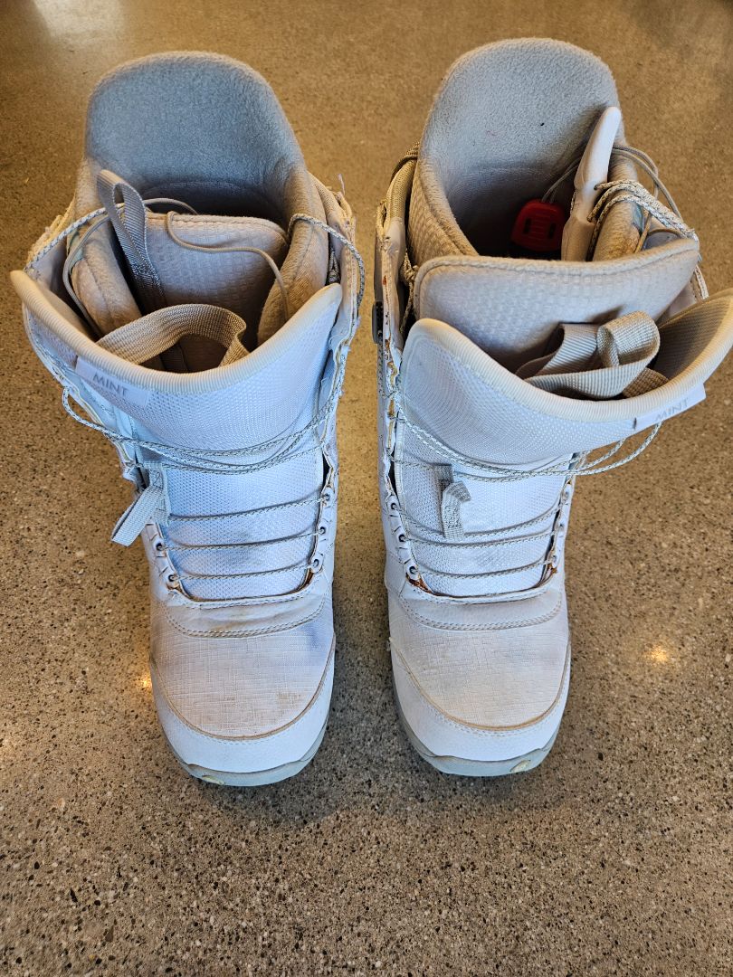 White Burton Mint Snowboard Boots, US W 10 / EU 42
