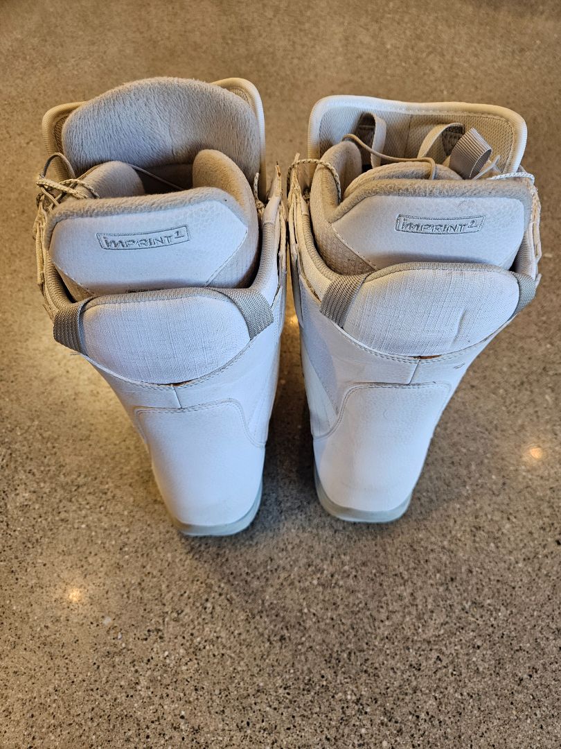 White Burton Mint Snowboard Boots, US W 10 / EU 42