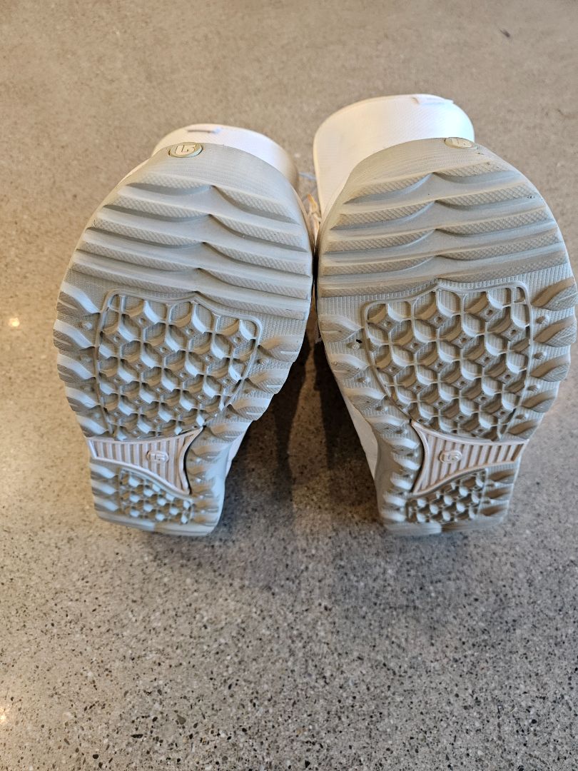 White Burton Mint Snowboard Boots, US W 10 / EU 42
