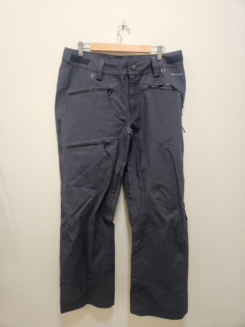 Black Flylow Ski Jacket & Pants Set, XL