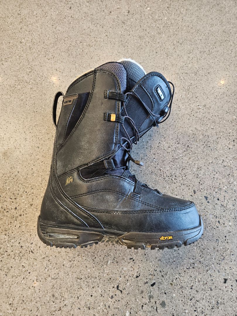 Black Nitro Cloud 9 Boots, MP 24