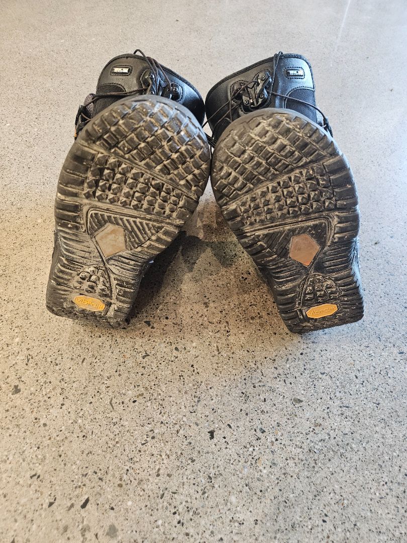 Black Nitro Cloud 9 Boots, MP 24