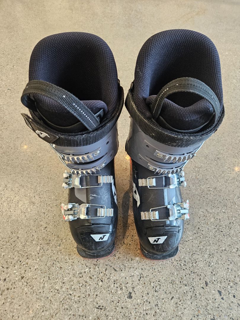 Black Nordica Speedmachine 4, 22/22.5