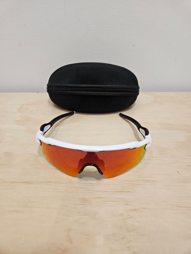 White Oakley Radar Path