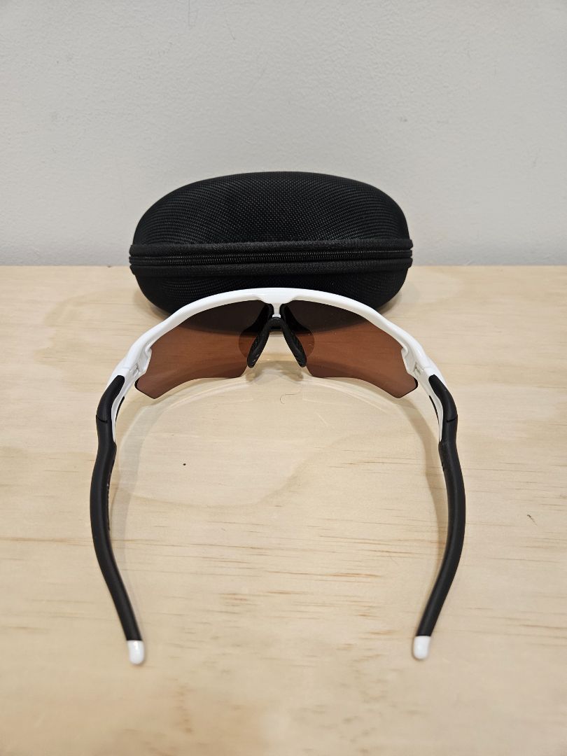 White Oakley Radar Path