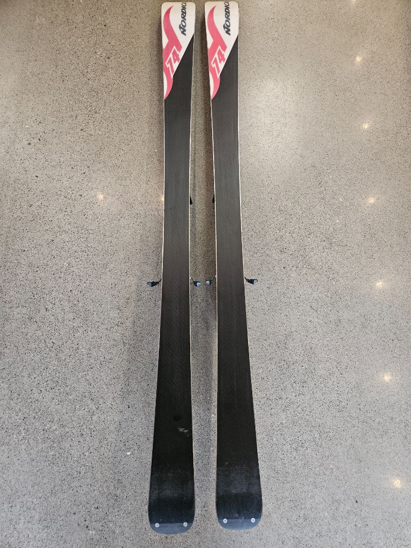 Cream Nordica Olympia Victory, 162 cm