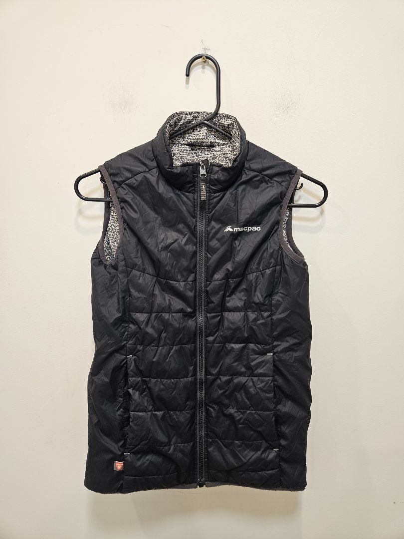 Black Macpac Pulsar Alpha Vest, 10 YRS
