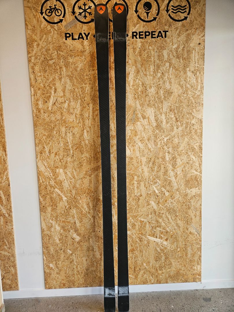 Black Dynastar Speed WC FIS SG, 205 cm