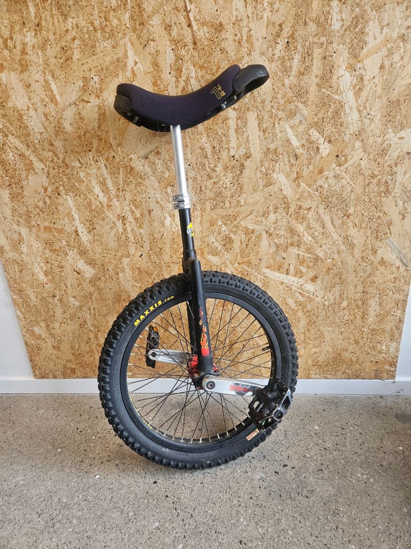 Black QU-AX Street Style 20", 20 in