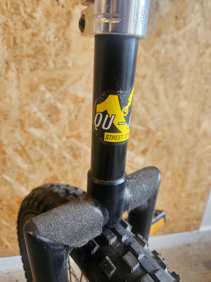 Black QU-AX Street Style 20", 20 in
