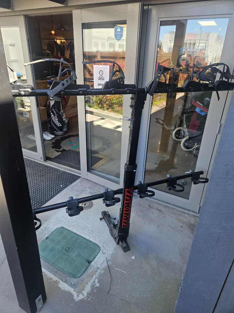 Black Yakima HangOver 6, 6-bike / 2 in hitch