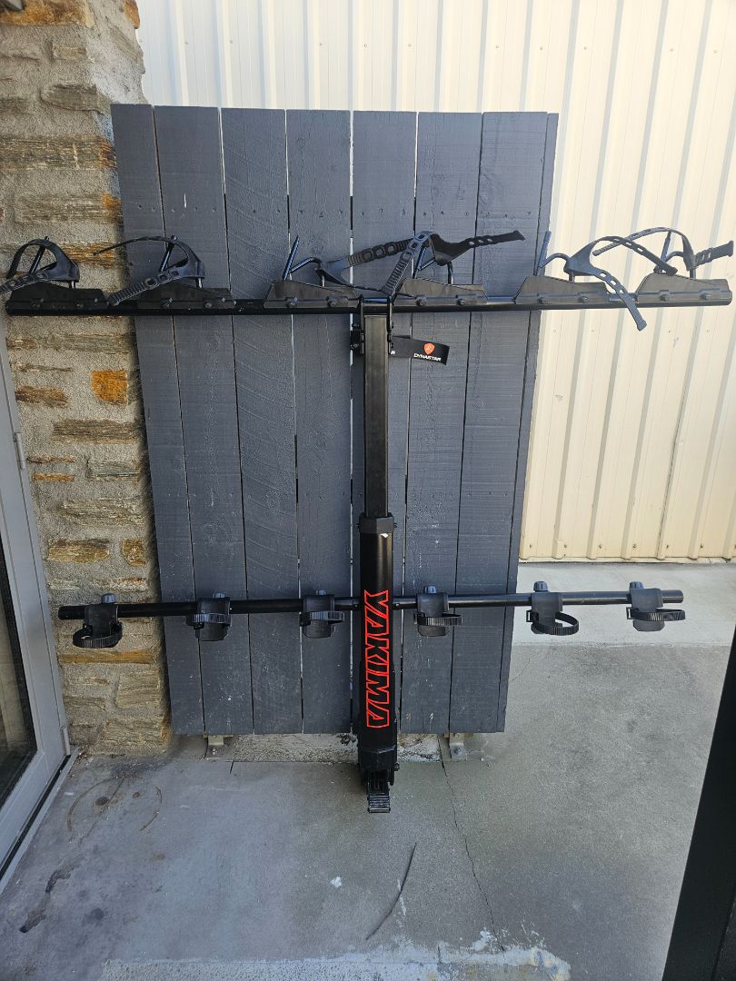 Black Yakima HangOver 6, 6-bike / 2 in hitch