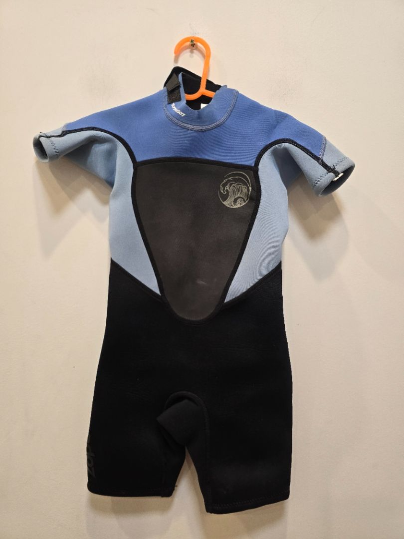 Black and Blue Torpedo7 Kids Wetsuit, 4