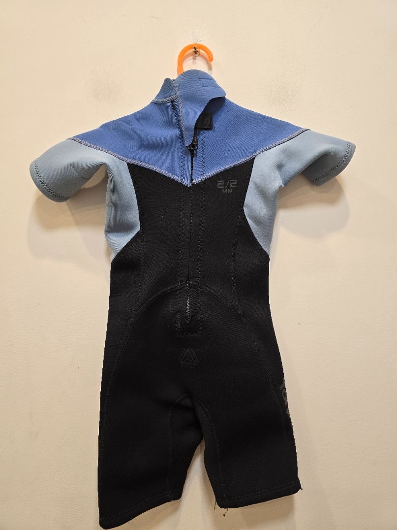 Black and Blue Torpedo7 Kids Wetsuit, 4