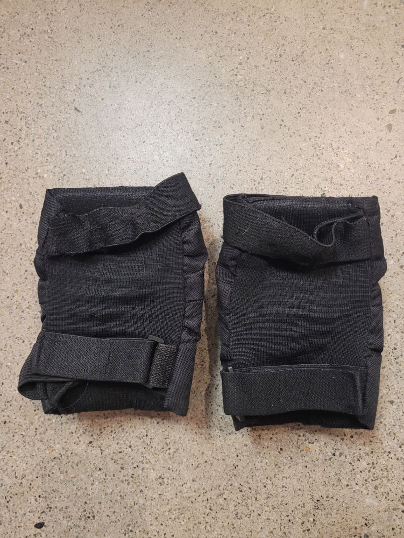 Black Cheapskates Knee Pads