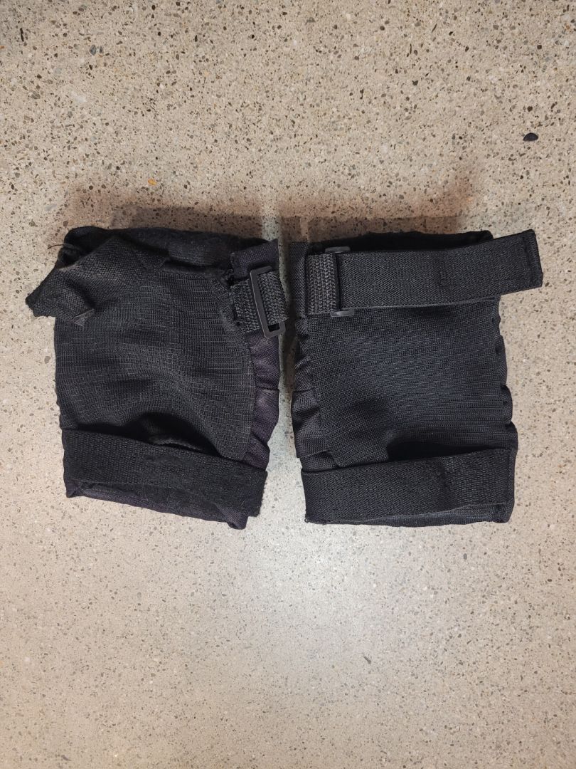 Black Cheapskates Knee Pads