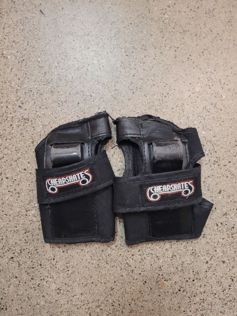 Black Cheapskates Wrist Guards
