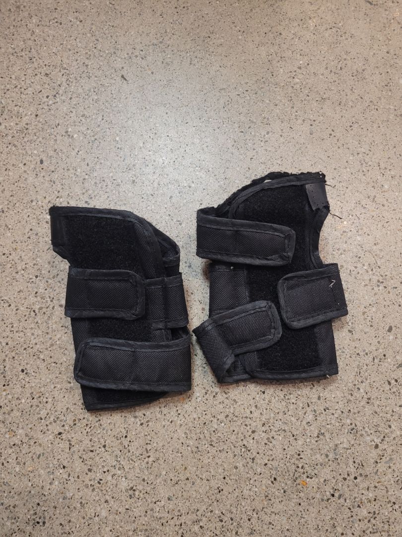 Black Cheapskates Wrist Guards