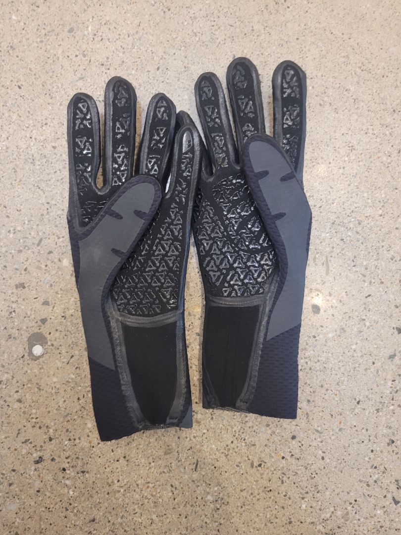 Black Xcel Infiniti 3mm Gloves, XS