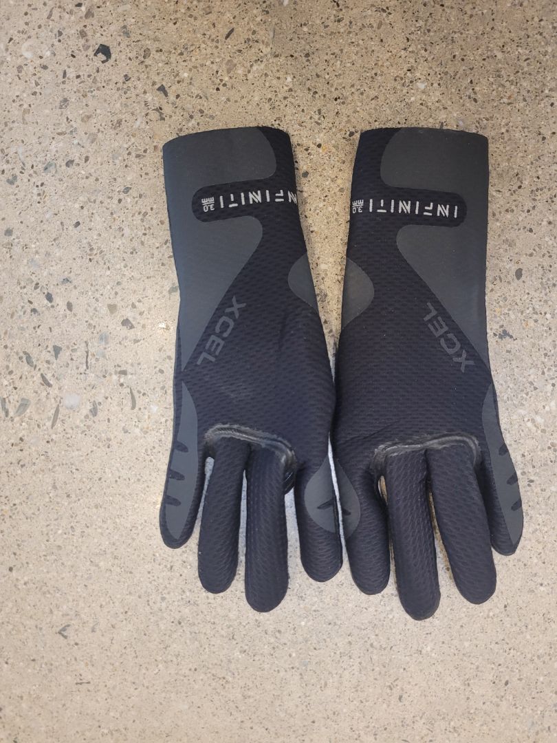 Black Xcel Infiniti 3mm Gloves, XS