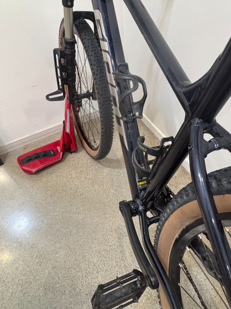 Black Giant Talon 29”, Large 29”