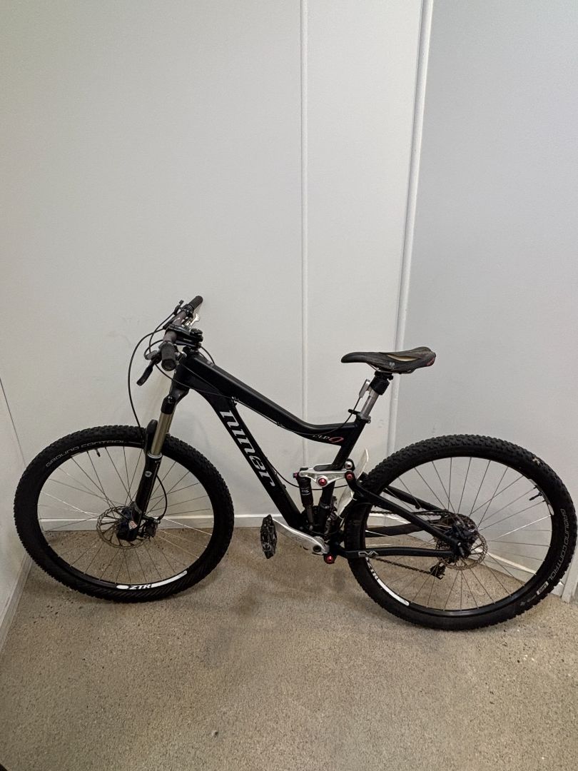 Black Niner Jet 9 CVA Full Suspension MTB, Medium (est.)