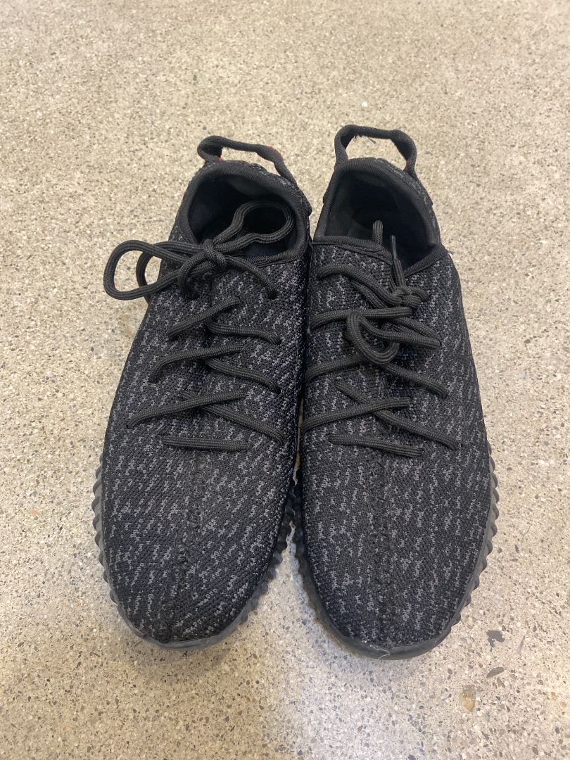 Black Adidas Yeezy Boost 350, EU 40