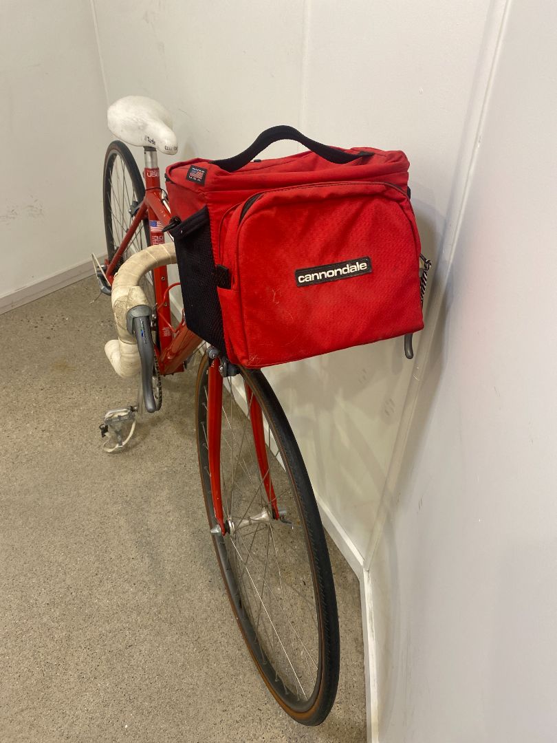 Red Cannondale Road Bike, S