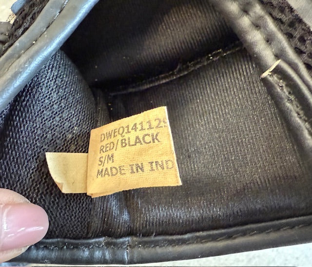 Red/Black Everlast Everlast S/M Boxing Gloves, S/M