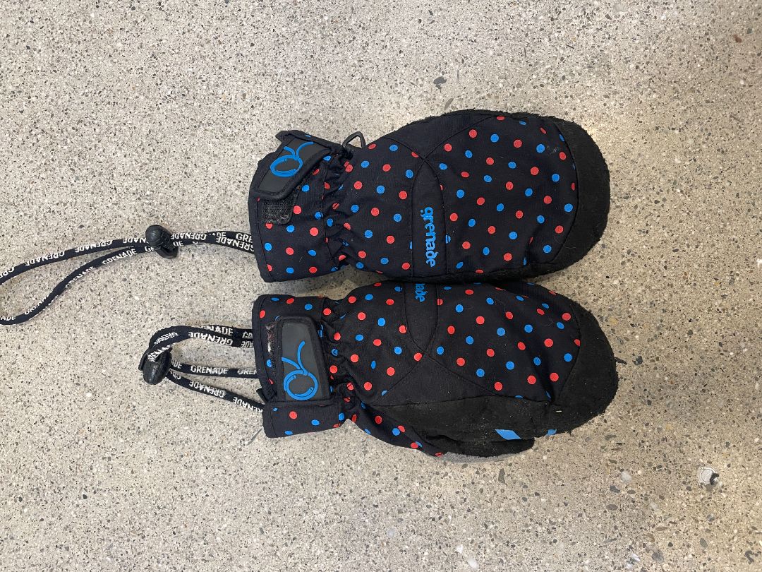 Black Grenade Snow Mittens, Kids Small