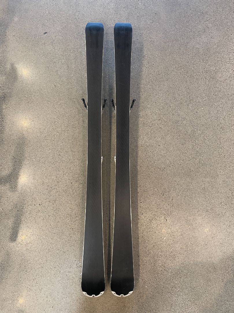 White Völkl Aurena, 147 cm