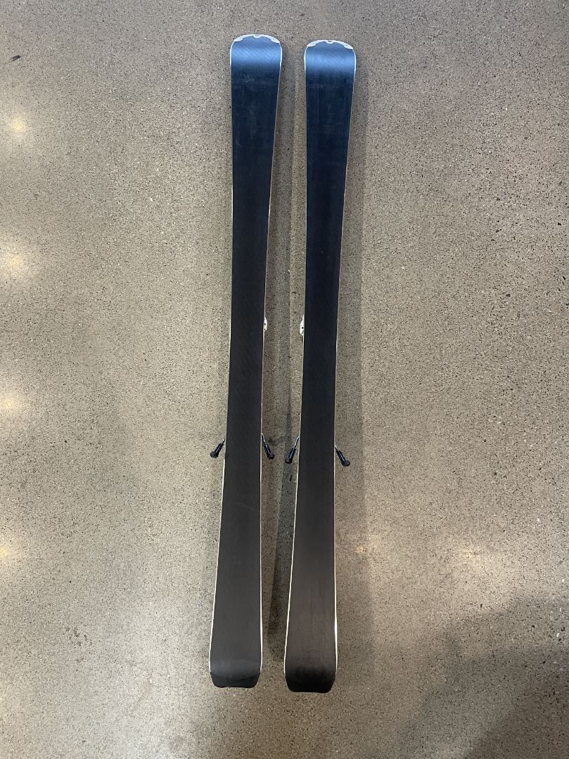 White Völkl Aurena, 147 cm