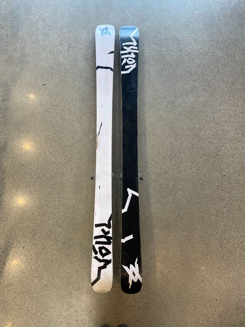 White Volkl Bridge 159, 159 cm