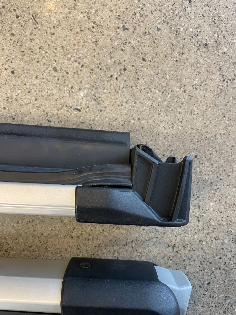 Silver Thule Ski carrier