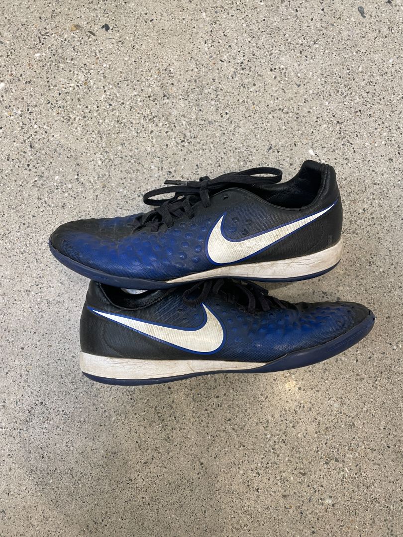 Blue Nike MagistaX IC, EU 37.5