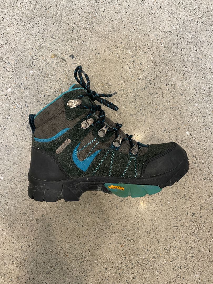 Grey Mountain Warehouse IsoDry hiking boots, EU 33