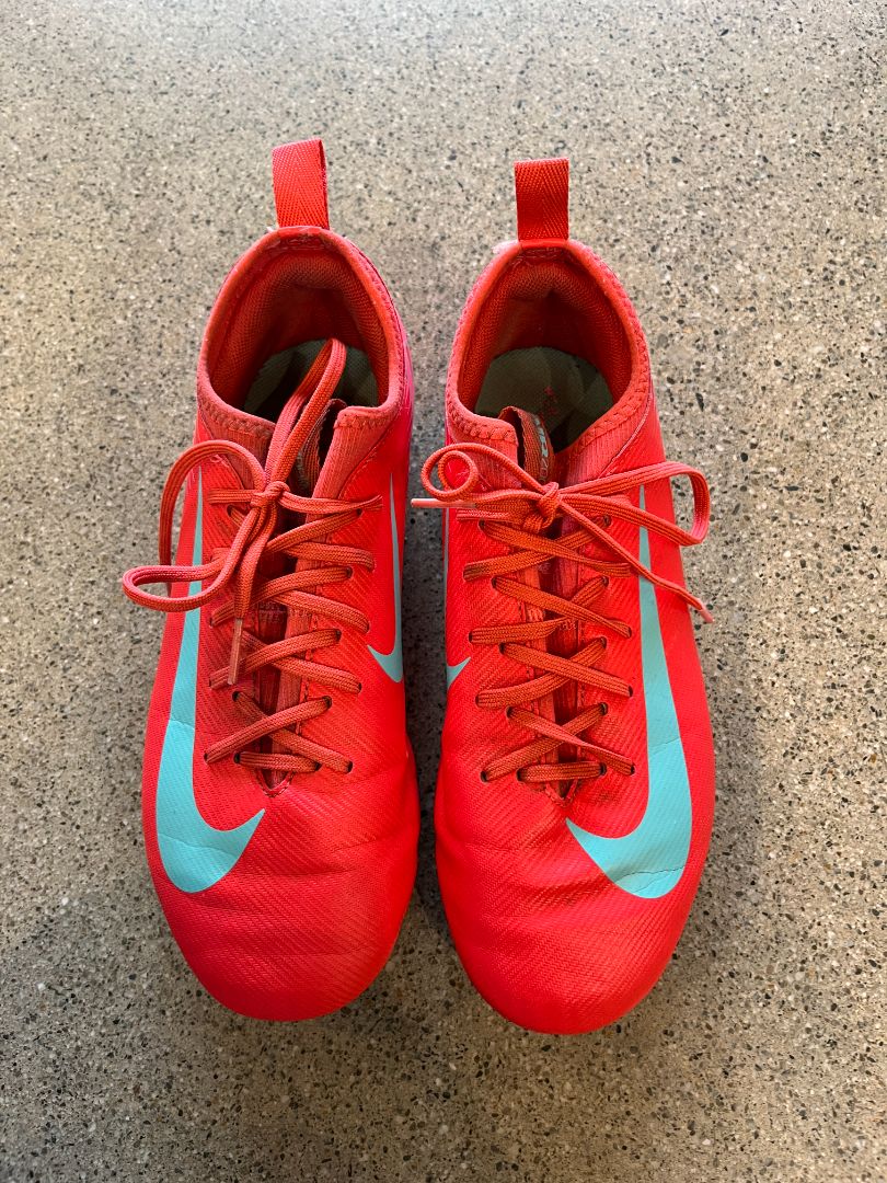 Red Nike Air Zoom Soccer boots, EU 37.5