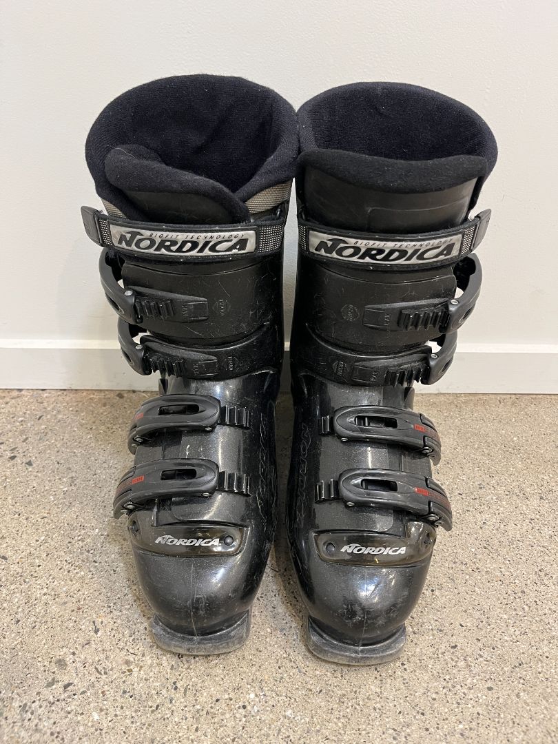 Black Nordica Ski Boots, 28.5 mondo (est)