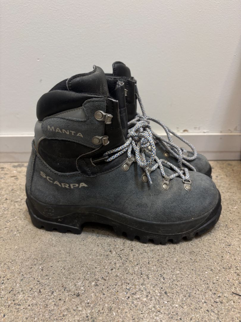 Grey/Black Scarpa Manta Mountaineering Boots, EU 39