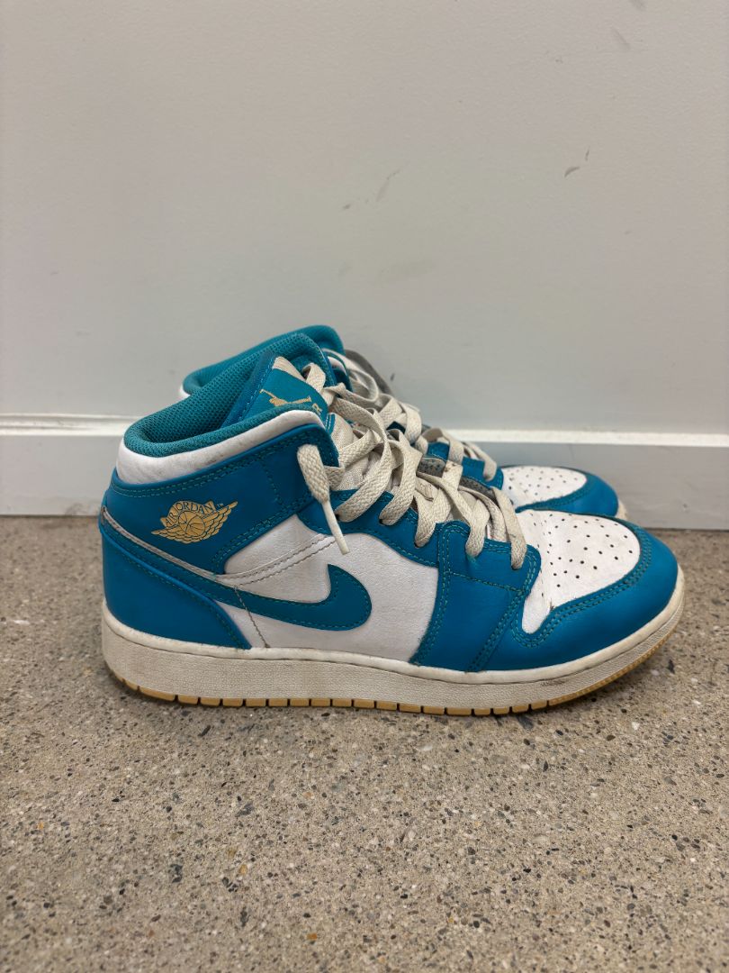 White/Blue Nike Air Jordan 1 Mid SE, US 6.5Y (Women’s 8)