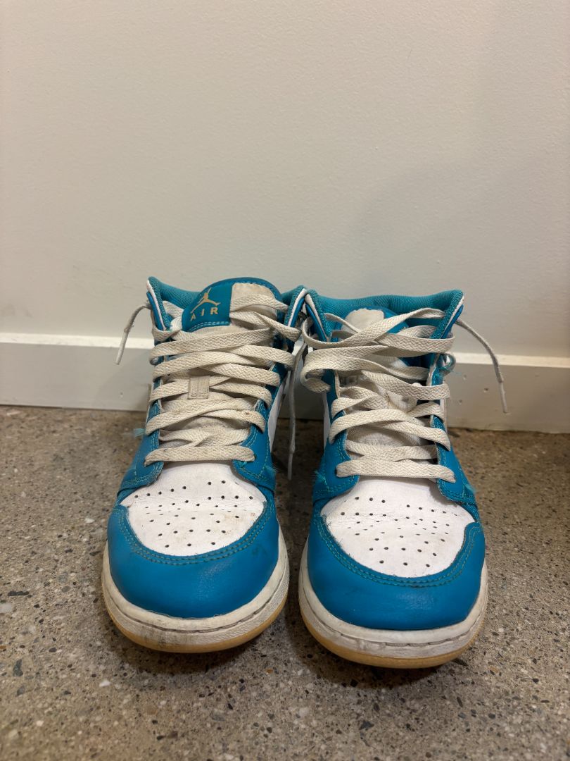 White/Blue Nike Air Jordan 1 Mid SE, US 6.5Y (Women’s 8)