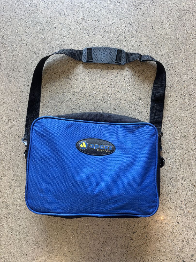 Black/Yellow Apeks Scuba Regulator Set, One Size