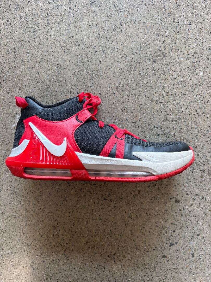 Black/Red Nike Nike Air Zoom Jump G.T., US 7Y / EU 40