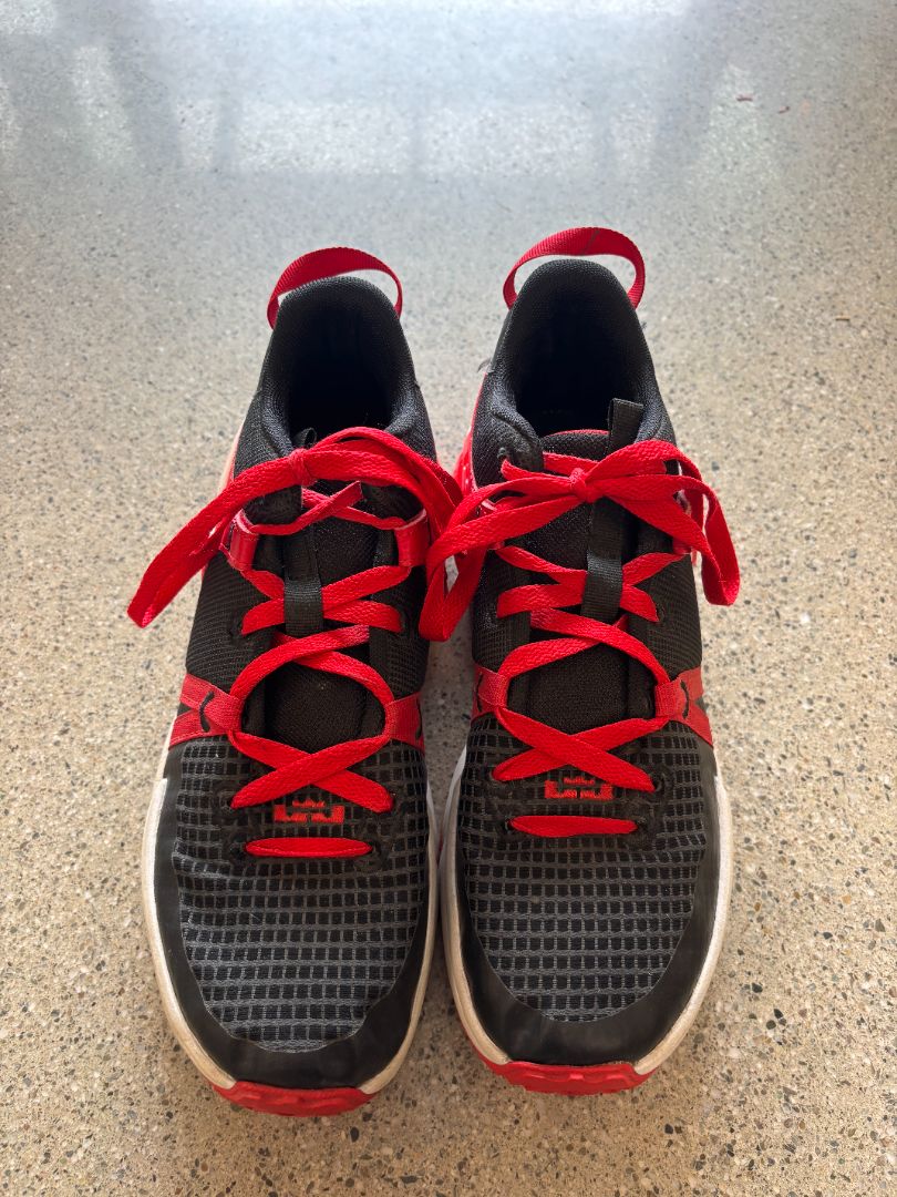 Black/Red Nike Nike Air Zoom Jump G.T., US 7Y / EU 40